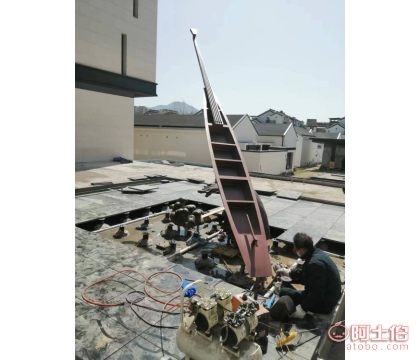 上海建筑入口 不�P�帆船雕塑 金�偎��g加工